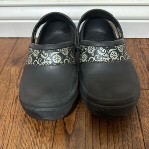Crocs clog size 5